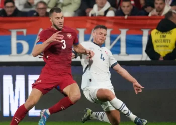 Tentuan të digjnin flamurin shqiptar, UEFA jep dënimin drastik për Serbinë