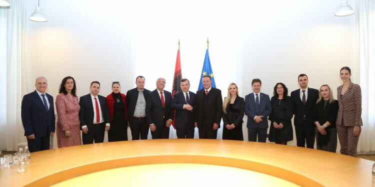 Balla pret Diasporën në Tiranë: T’i garantojmë çdo fëmije me prindër shqiptarë që të mësojë shqipen