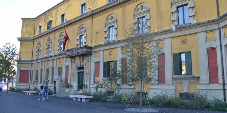 Abuzimi me pesticidet, Autoriteti i Ushqimit bllokon ngarkesat me mandarina