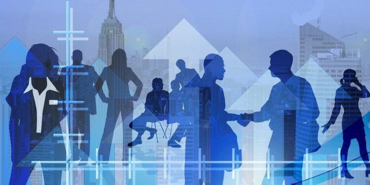 Greqia dhe Italia, ku ka më shumë shqiptarë, kanë emigrantët më të mbikualifikuar në Europë