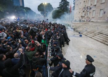 Protesta Opozitës me praninë e Berishës, Policia e Tiranës: Bllokimi rrugës vepër penale