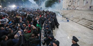 Protesta Opozitës me praninë e Berishës, Policia e Tiranës: Bllokimi rrugës vepër penale