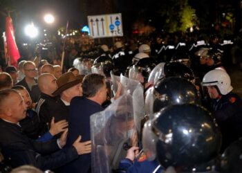 Bllokimi i rrugëve nga protesta e PD, procedohen disa deputetë dhe arrestohen 7 persona