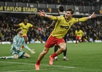 Shqipëria nuk e ka ftuar kurrë, Rocco Vata bën heroin në Angli