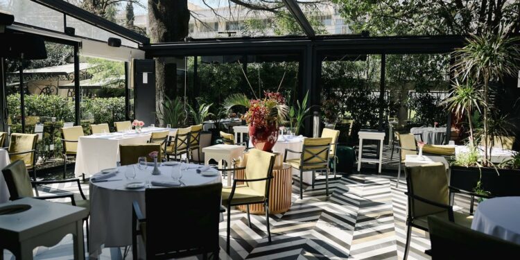 Restorantet, si renditet Shqipëria krahasuar me çmimet në vendet e tjera të Evropës