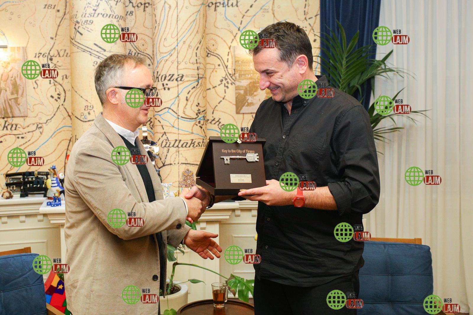 Ambasadori Italian mbyll misionin në Shqipëri / Veliaj i dhuron Çelsin e Tiranës