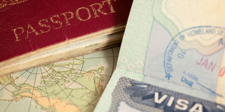 Pasaportat më të fuqishme në botë për vitin 2025, si renditet Shqipëria!