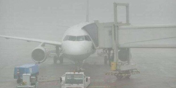 Moti i keq në Shqipëri, kreu i aviacionit civil: Nuk ka anulime fluturimesh, por…