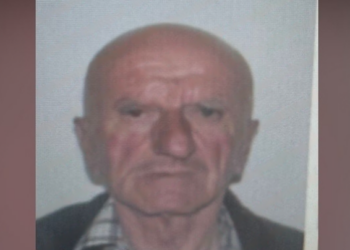 U gjet i pajetë në oborrin e banesës, zbulohet autori i vrasjes së 81-vjeçarit