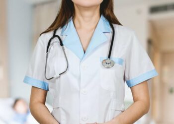 Evropa në emergjencë për mjekë e infermierë, qindra bluza të bardha largohen nga Shqipëria 