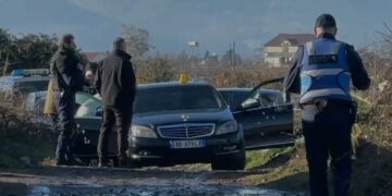 Gjendet i vrarë brenda makinës 48 vjeçari në Zall Mner/ Dyshimet e para rreth krimit