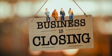 Bizneset që u mbyllën dhe ato që po “lulëzojnë”/ Transporti dhe bujqësia “vënë drynin”. Akomodimi dhe informacioni, me rritje….