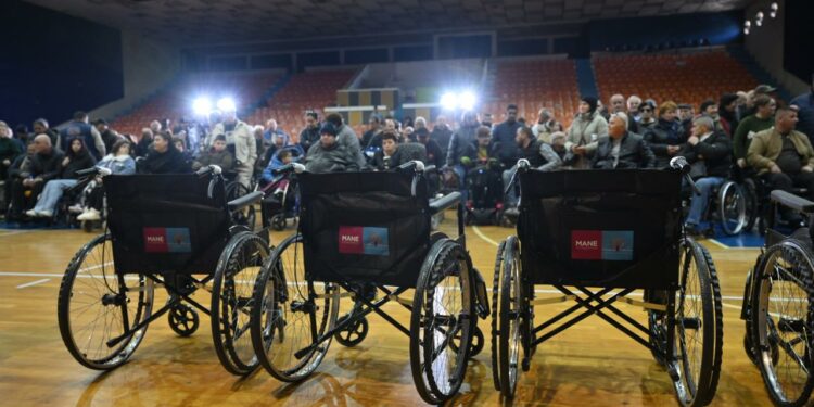 Nisma / Asnjë Tetraplegjik pa Karrige. Fondacioni Mane dhuron 1000 karroca me rrota