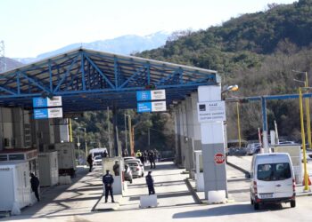 Mbyllet kufiri me Greqinë