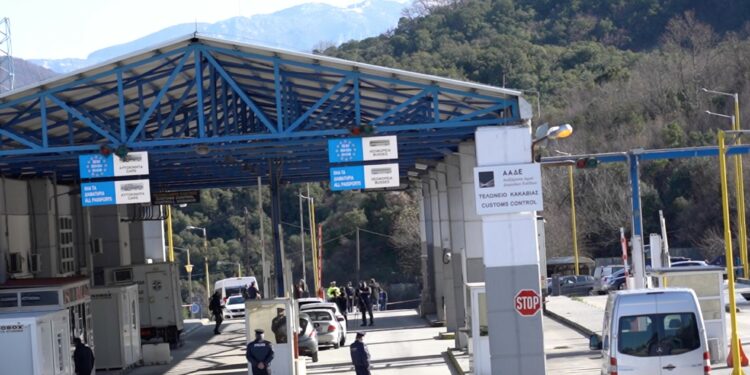 Mbyllet kufiri me Greqinë