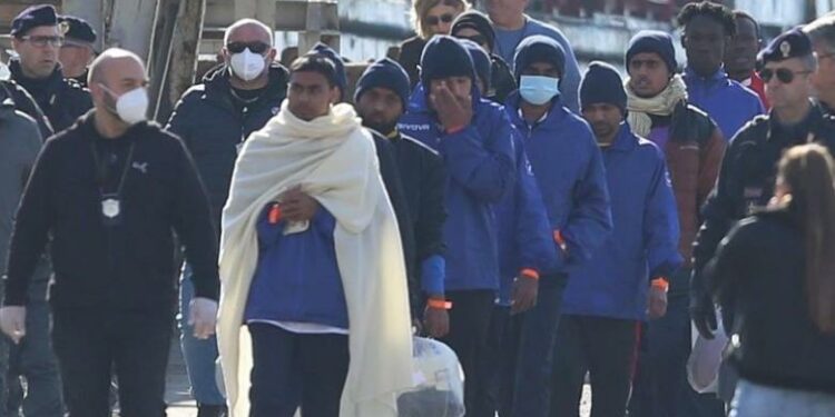 Drejt Italisë dhe grupi i tretë i migrantëve të dërguar në Gjadër