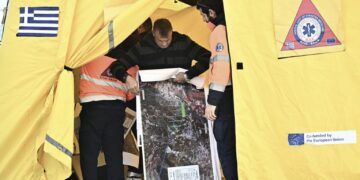 Mbi 200 tërmete në 48 orë në Santorini, dyndje njerëzisht për t’u larguar