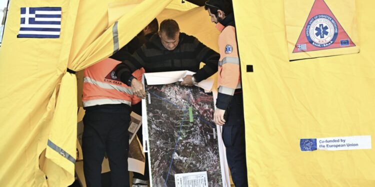 Mbi 200 tërmete në 48 orë në Santorini, dyndje njerëzisht për t’u larguar