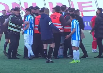 Barazim mes kaosit dhe dhunës në “Arenën e Demave”! Derbi Partizani-Tirana ‘skuqet’ nga kartonët