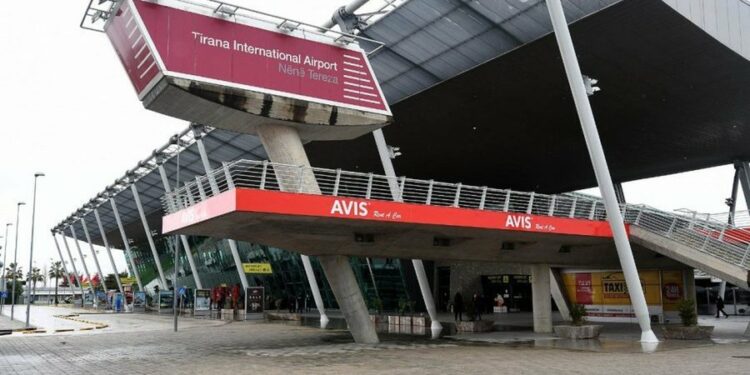 DW: Qytetarët Malazezë preferojnë aeroportin e Tiranës