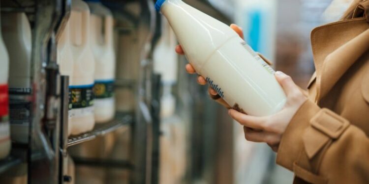 Si qumështi vendas po zëvendësohet me importe