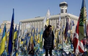 Ukraina shënon trevjetorin e luftës, mes pasigurive për fatin e saj/ Çfarë po ndodh me negociatat për paqe