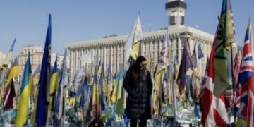 Ukraina shënon trevjetorin e luftës, mes pasigurive për fatin e saj/ Çfarë po ndodh me negociatat për paqe