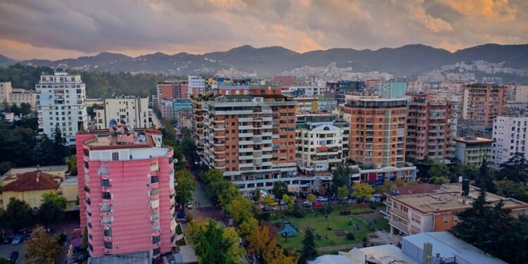 Si do të transformohen rrugët e ish-Bllokut?/ Eleminimi i parkimeve dhe zgjerimi zonave të këmbësorëve