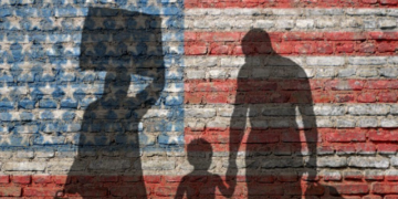 Ëndrra amerikane/ 37 mijë shqiptarë emigruan në 9 vite, në vitin 2023 të tretët pas Rusisë dhe Ukrainës