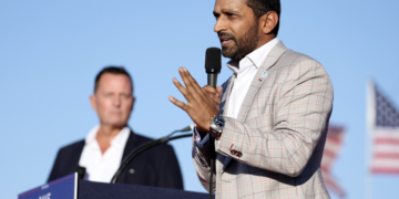 Kash Patel, ish zëvendësi i Richard Grenell tek Inteligjenca Kombëtare, emërohet në krye të FBI-së