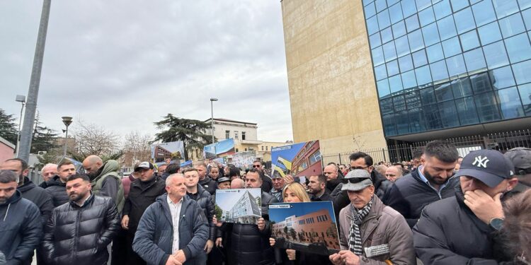 GJKKO dhe SPAK: Policia Braktisi sigurinë tek masa e Veliaj, veprim antiligjor! Reagojnë Blutë: Asnjë incident