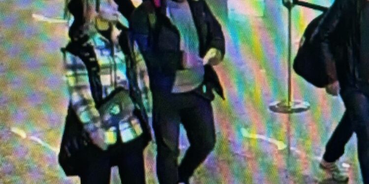 PAMJET/ U vra nga burri, momenti kur çifti palestinez mbërrin në Shqipëri nga Rinasi