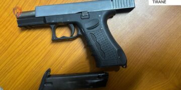 Shoferët nxjerrin armët në Kamzë