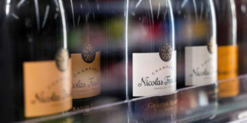 Trump: Tarifa 200% për verën dhe shampanjën nga BE