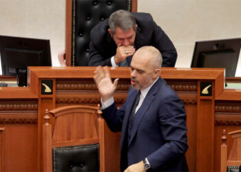 Skadon afati i koalicioneve / PDIU kërkon ndihmën e PS, por regjistrohet me opozitën në “PD-ASHM”