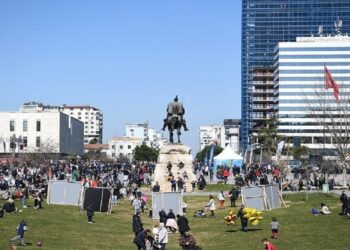 Më pak se 10 orë punë në javë… Ndodh në Shqipëri