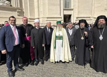 SHQIPËRIA I JEP LAMTUMIRËN PAPËS ME TOLERANCË FETARE