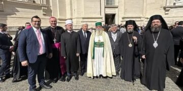 SHQIPËRIA I JEP LAMTUMIRËN PAPËS ME TOLERANCË FETARE