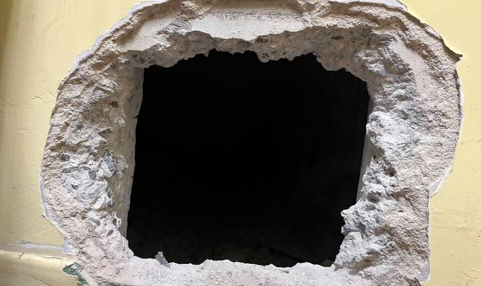 Hajdutët hapin tunel nga muri, grabisin bizhuteri me vlerë 10 mln Dollarë