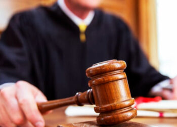 Gjyqtari që përdori identitet të rremë për 23 vjet….