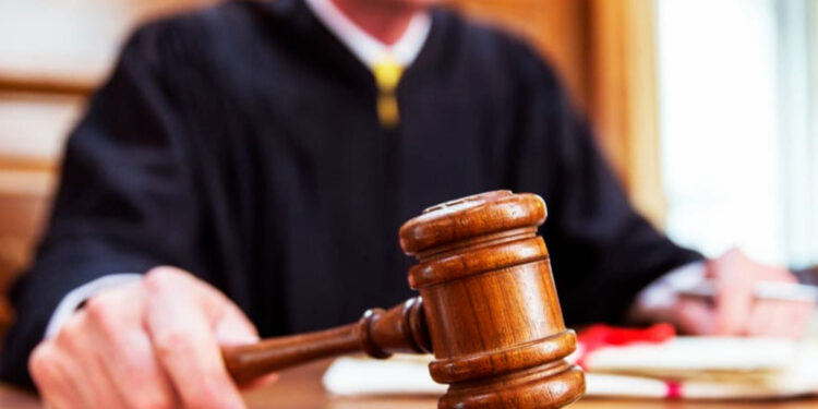 Gjyqtari që përdori identitet të rremë për 23 vjet….