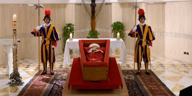 trupi i pajete i papa franceskut