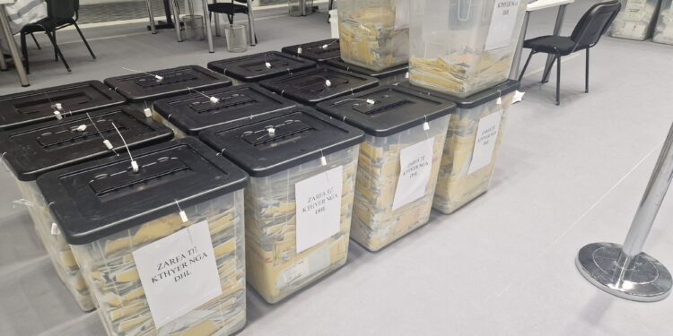 19 mijë vota  emigrantësh të pavlefshme / DHL i ktheu pas