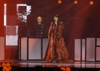 Shqipëria kalon në finalen e Eurovisionit me “Zjerm”