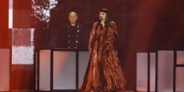 Shqipëria kalon në finalen e Eurovisionit me “Zjerm”