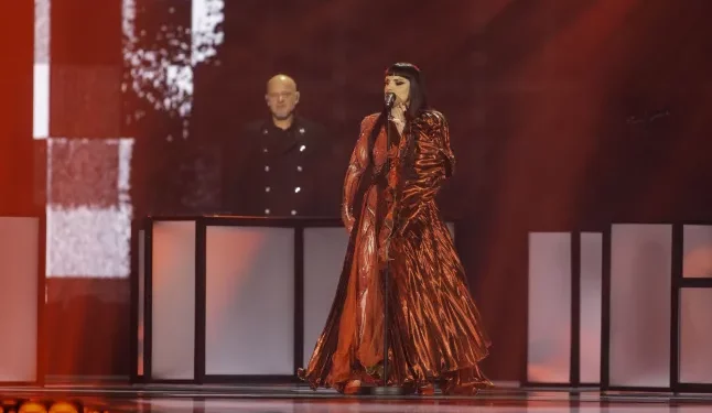 Shqipëria kalon në finalen e Eurovisionit me “Zjerm”