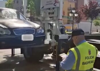 PARKO SIPAS RREGULLAVE❗️ Në aksion edhe karroatreci i Policisë Bashkiake / Pamjet