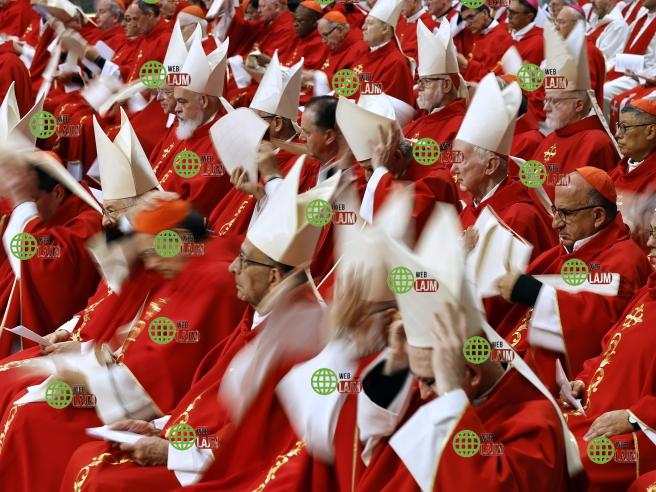 “Sozia e Edi Ramës në Vatikan” – Ngjashmëria e frikshme e kardinalit me kryeministrin / FOTO