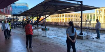 Kthyen “Air Albanian” në bar kafe, birrari e qofte. Policia Bashkiake heq zaptuesit