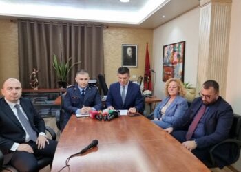 Fier, Policia godet bazat e grupit kriminal. Drogë dhe Armë / Pamjet